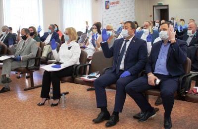 На пленарном заседании депутаты Ивановской городской Думы приняли решение о присвоении выдающимся жителям города Иванова почётных званий